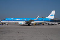 PH-EZC @ VIE - KLM Embraer 190