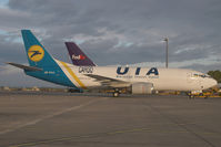 UR-FAA @ VIE - Ukraine International Boeing 737-300