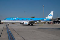 PH-EZB @ VIE - KLM Embraer 190