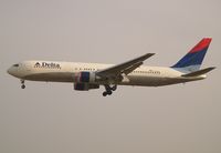 N155DL @ EBBR - Short final rwy 25L
