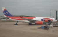 G-MLJL @ EGKK - Being loaded at LGW.