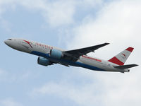 OE-LPC @ VIE - Taking off bound for NYC - note the Lifeballsticker on the fuselage - by P. Radosta - www.austrianwings.info