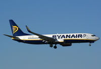 EI-DYC @ LMML - Ryanair B737-8AS