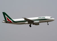EI-DTD @ LMML - Alitalia A320
