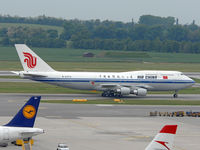 B-2472 @ VIE - Arrived to VIE on 15th May 09 for a official visit of the president of the chinese parliament - by P. Radosta - www.austrianwings.info