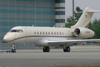OE-IOO @ VIE - Bombardier Globalexpress - by Thomas Ramgraber-VAP