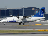 YR-ATG @ VIE - Arriving from Romania - by P. Radosta - www.austrianwings.info