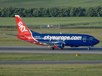 OM-CLB @ VIE - SkyEurope's only 737 Classic (737-322) in full clrs - by P. Radosta - www.austrianwings.info