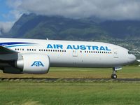 F-OSYD @ FMEE - Back-track rwy 12 - by Payet Mickael