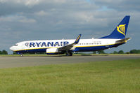 EI-EBG @ EGGW - Ryanair B737 at Luton - by Terry Fletcher