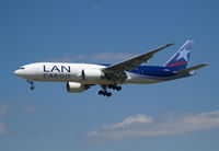 N772LA @ EDDF - Short final rwy 25L