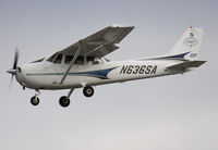 N636SA @ KSAT - Short final rwy 3 in the late afternoon. Compare with previous pictures : the plane has lost the aerodynamic wheel covers and has gained the Wright Flyers sticker on the tail. - by Philippe Bleus