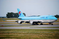 HL7485 @ LOWW - Korean Air Boeing 747-400