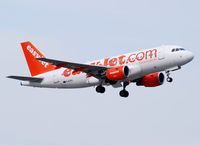 G-EZIU @ LOWW - easy jet - by Daniel Jany