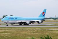 HL7485 @ LOWW - Korean Air - by Daniel Jany