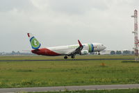 PH-HZR @ EHAM - Just before touchdown. Buitenveldertbaan Schiphol - by jan bekker