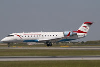 OE-LCP @ VIE - Austrian Arrows Regionaljet
