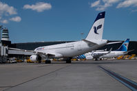 EP-IEA @ VIE - Iran Air Airbus 320