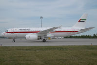 A6-DLM @ VIE - UAE Government Airbus A320