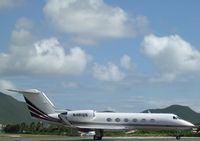 N481QS @ TNCM - taxing runway 10 - by daniel jef