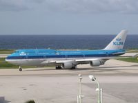 PH-BFG @ TNCC - Taxing to parking - by daniel jef