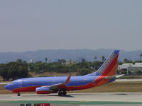 N425LV @ LAX - Rolling on it's take off - by Helicopterfriend