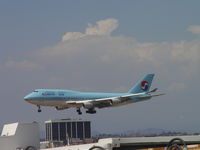 HL7404 @ LAX - Landing on 24R - by Helicopterfriend
