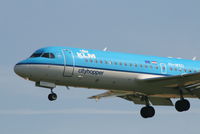 PH-WXD @ EBBR - flight KL1723 is descending to rwy 25L