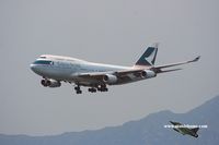 B-HOW @ VHHH - Cathay Pacific - by Michel Teiten ( www.mablehome.com )