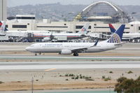 N38268 @ LAX - COA1695 - KIAH-KLAX - Landing RWY 25L - by Mel II