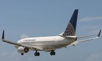 N15712 @ TNCM - Landing 10