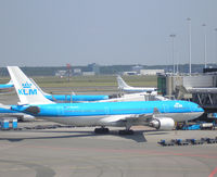 PH-AOA @ EHAM - Schiphol Airport - by Henk Geerlings