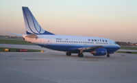 N925UA @ KORD - Taxiway Hotel for 27R (now 27L)  KORD - by Mark Kalfas