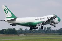 B-2422 @ LOWW - Jade Cargo - by Mario Schmidt