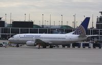 N17356 @ KORD - Boeing 737-300 - by Mark Pasqualino