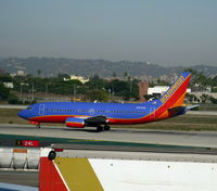 N353SW @ LAX - Southwest 1990 Boeing 737-3H4 in new colors w/o winglets - by Steve Nation