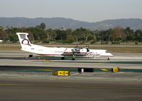 N404QX @ LAX - Horizon 2002 Bombardier DHC-8-402 taxiing - by Steve Nation