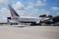 EI-UNZ @ LOWW - Transaero Boeing 777-200 - by Hannes Tenkrat
