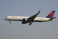 N717TW @ EBBR - arrival of flight DL140 to rwy 25L