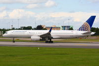 N41135 @ EGCC - Continental - by Chris Hall