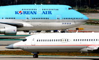 N289MT @ KLAX - N289MT, 727-223 turning off RWY 25L KLAX - by Mark Kalfas