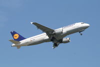 D-AIQU @ EBBR - Flight LH4573 is taking off from rwy 07R