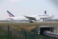 F-GSPL @ LFPG - on landing at CDG - by juju777