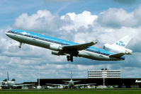 PH-KCC @ EHAM - take off from Schiphol