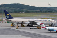 HZ-AKE @ VIE - Boeing 777-268 (ER)