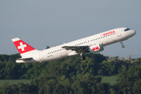 HB-IJQ @ VIE - Airbus A320-214