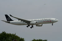 C-GHLM @ CYYZ - Landing Runway 23