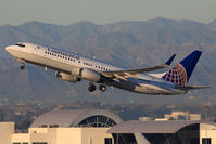 N27205 @ LAX - Continental Airlines N27205 (FLT COA1503) climbing out from RWY 25R enroute to Newark Liberty Int'l (KEWR).