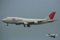 JA8906 @ VHHH - Japan Airlines Cargo