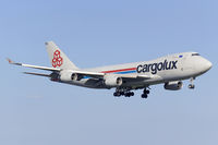 LX-SCV @ ELLX - short final RW24 - by FBE